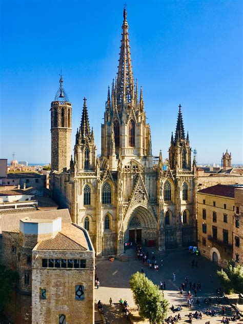 Barcelona Cathedral, Catalonia [OC] [2937x3918] : r/ArchitecturePorn