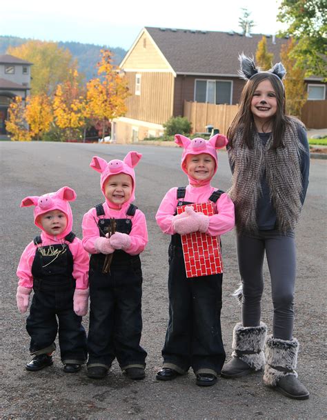 Family Halloween costume, 3 Little Pigs and the Big Bad Wolf! | Family ...