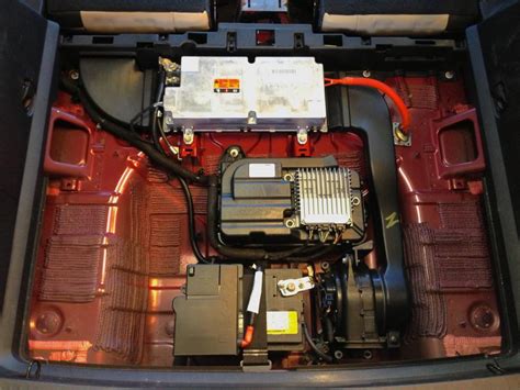 A look under the rear cargo area. | GM Volt Forum