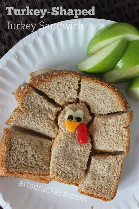 Turkey-Shaped Turkey Sandwich Lunch Idea