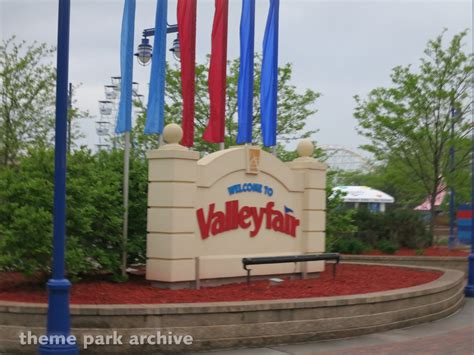 Entrance at Valleyfair | Theme Park Archive