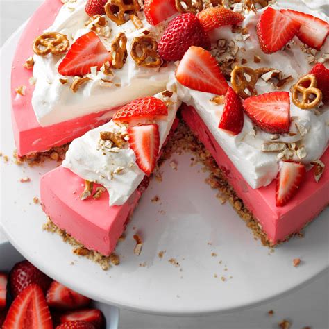 Strawberry Pretzel Pie | Recipe in 2020 | No bake summer desserts, Easy ...