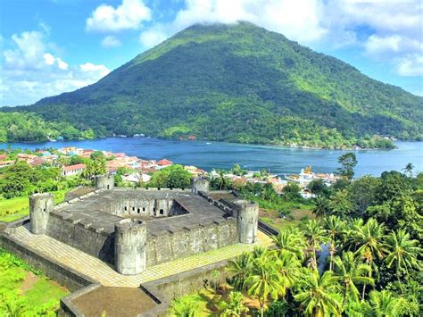 Fakta Menarik Pulau Banda Neira yang Tak Lekang Oleh Waktu