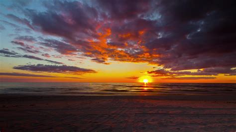 Sea sunset with beach, 4k time-lapse panorama 1290775 Stock Video at ...