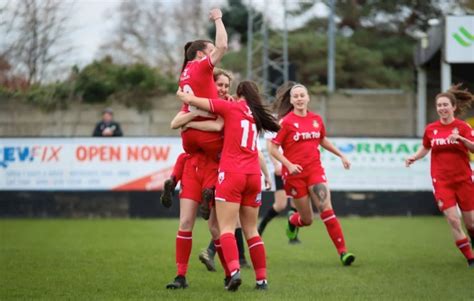 Ten Wrexham AFC Women stars sign first semi-pro contracts - Wrexham.com