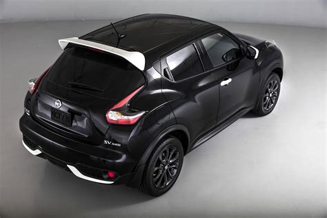 2017_nissan_juke_black_pearl_06 - myAutoWorld.com