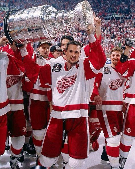 Steve Yzerman hoisting Stanley Cup Red Wings Hockey | Detroit red wings ...