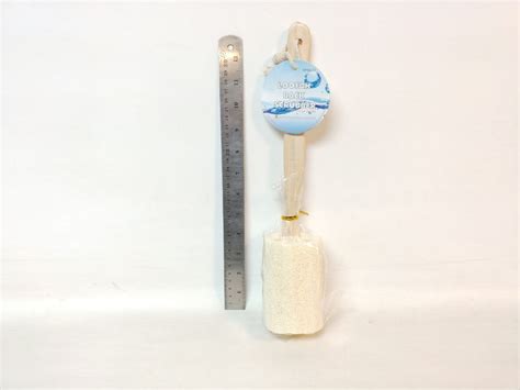 24 Wholesale Shower Sponge With Wooden Handle - at - wholesalesockdeals.com