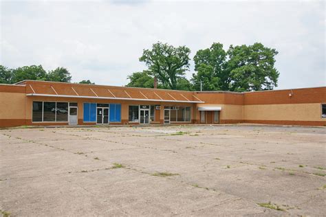 Abandoned Shopping Centre in Osceola AR 9.6.2018 1164 | Flickr