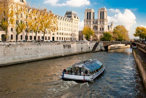 La Seine - Paris - Arrivalguides.com