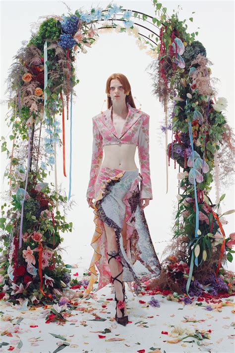 Rave Review Spring 2023 Ready-to-Wear Collection | Vogue