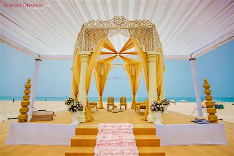 10+ Seaside Mandaps So Stunning That You Would Want To Marry On A Beach! | WedMeGood