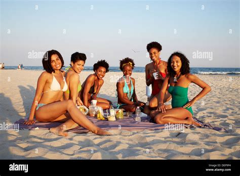 Woman relaxing beach african american hi-res stock photography and images - Alamy