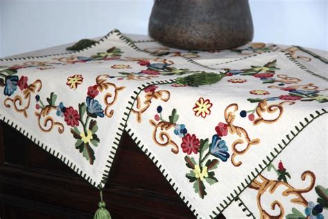 Set of 3 embroidered tablecloth – Beauty & Tradition