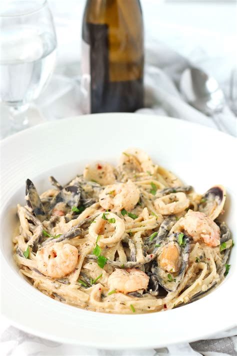 Cream Sauce Seafood Pasta, creamy white wine sauce - That Spicy Chick