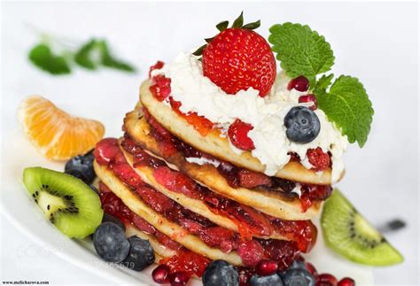 Pic: pancakes with fruit | Fruit pancakes, Food, Pancakes