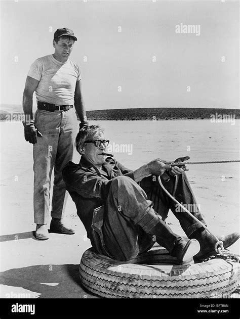 ELI WALLACH & JOHN HUSTON ON SET OF "THE MISFITS" (1961 Stock Photo ...