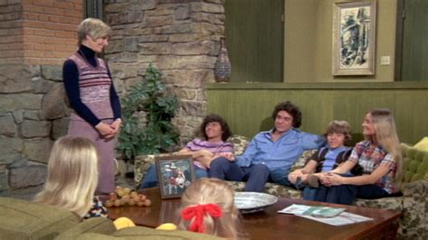 Watch The Brady Bunch Season 5 Episode 17: The Brady Bunch - Welcome ...