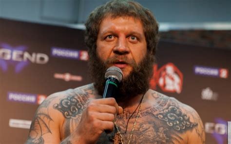 Alexander Emelianenko Drills Mikhail Koklyaev in Moscow - Boxing News