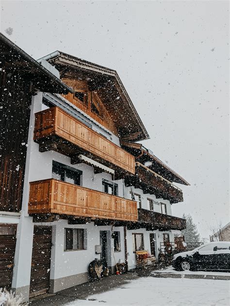 Cozy cottage in winter during snowfall · Free Stock Photo