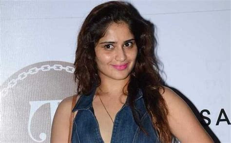 Aarti Singh Biography, Net Worth, Height, Age, Size