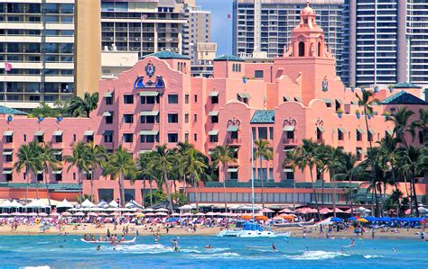 Pink Hotel Waikiki Beach Hawaii - aRenungankd