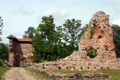 Viljandi Castle | These ruins are near to Parnu in Estonia. | Alan1954 | Flickr