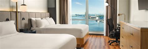 Portsmouth VA Hotel Rooms | Renaissance Portsmouth-Norfolk Waterfront