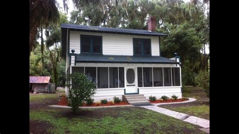 Historic 'Ma Barker' home moves across Lake Weir