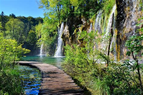 Ultimate Guide to Visiting Plitvice Lakes National Park, Croatia [2024 ]