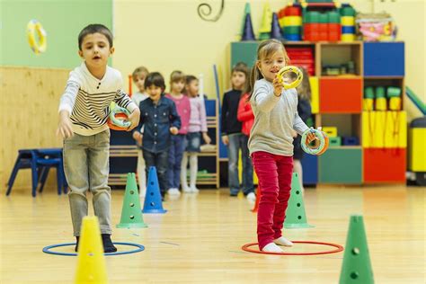 A sala de aula também pode ser um lugar de brincar | Nova Escola