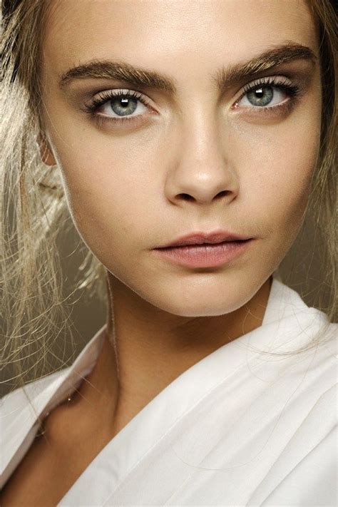 Cara Delevingne: Catwalk CV | Hermoso maquillaje, Maquillaje de verano, Maquillaje bonito