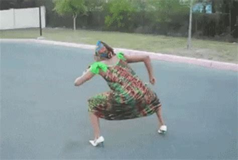 Twerk Dancing GIF - Twerk Dancing Beer - Discover & Share GIFs