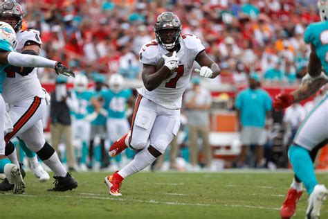 Leonard Fournette returns to Buccaneers on 3-year deal | Tailgate Sports