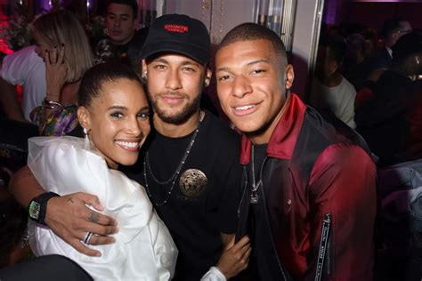 Neymar "Feels Like a Different Person at Times" According to PSG Source ...