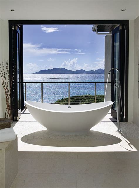 20 Luxurious Bathrooms with a Scenic View of the Ocean | Luxury ...