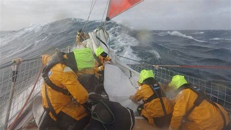 Clipper Round the World Yacht Race arriving in Londonderry - BBC News