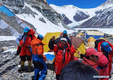 Remeasuring team heading to Mt. Qomolangma summit again after delayed ...