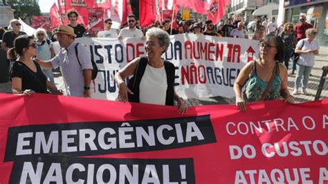 Thousands in Lisbon protest rising living costs – Euractiv