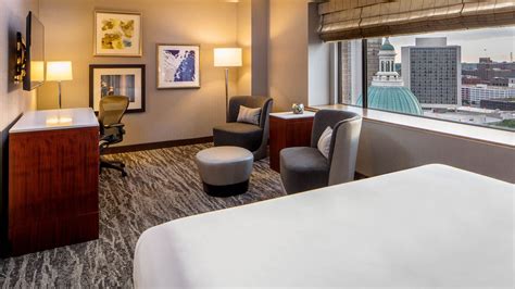 St. Louis Hotel Rooms & Suites with Views | Hyatt Regency St. Louis at The Arch