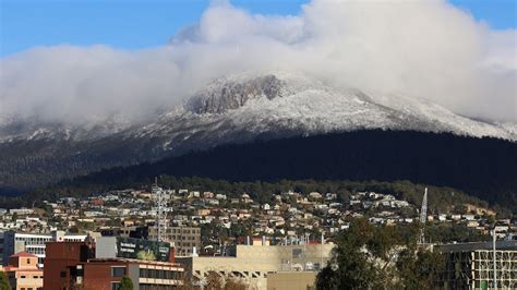 BOM predicts snow down to 300 metres in Hobart as part…