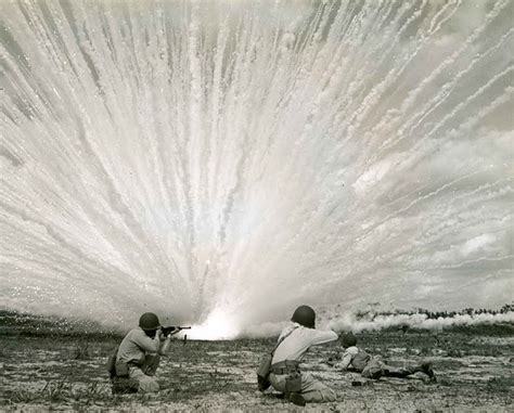 Phosphorus bombs, explosion Very Beautiful But Deadly Impact - Easy to ...