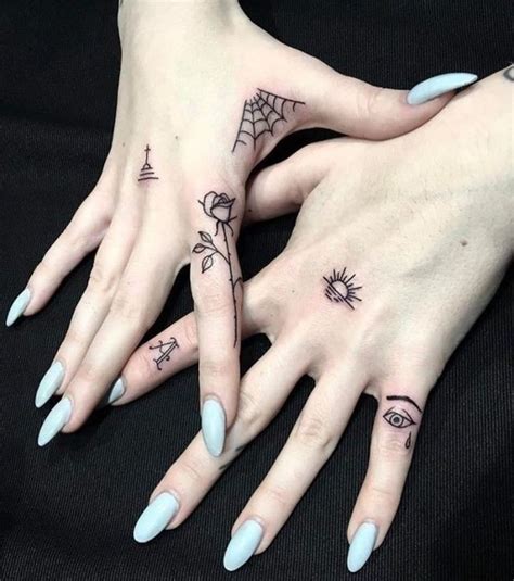 Discover more than 55 hand tattoos female - in.cdgdbentre