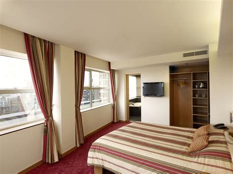 Best budget places to stay in central London - Postcards From Ivi