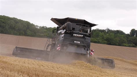 Fendt Ideal 8 combine working in the UK - YouTube