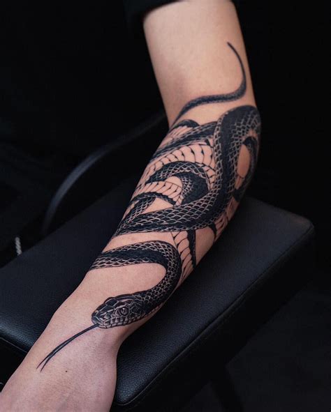 🐍Black snake half sleeve tattoo | Kol dövme erkekler, Dövme, Dövme ...