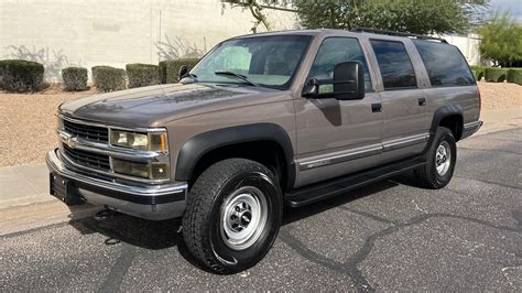 1998 Chevrolet Suburban 2500 for Sale at Auction - Mecum Auctions