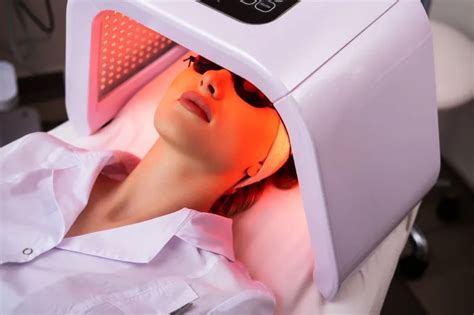 Red Light Therapy At Home: Your ULTIMATE Guide