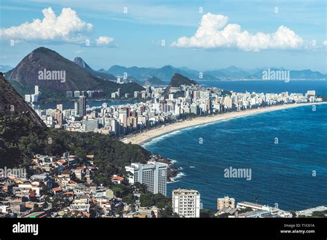 Rio favela aerial hi-res stock photography and images - Alamy