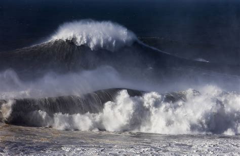 Big Wave Surfing in Nazare - BOARD ACTION